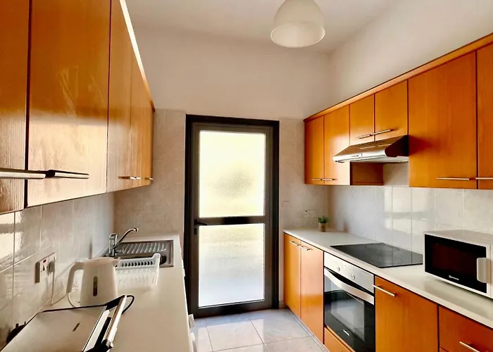 Mackenzie Lara 201 * Ларнака