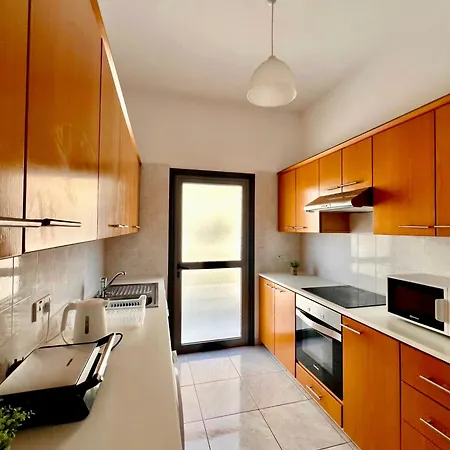 Mackenzie Lara 201 * Larnaka