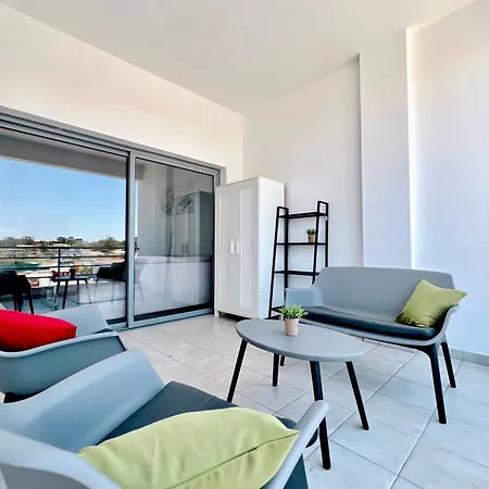 Apartment Mackenzie Lara 201